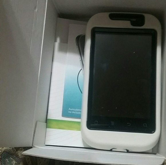 Phone - Picture 2 of 4